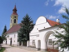 A templom és a régi parókia